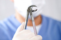 Хирургическая стоматология: операции по удалению и имплантации зубов